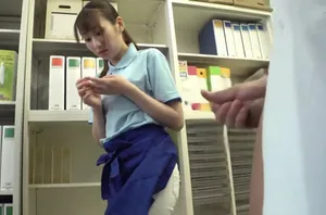 Mẹ của bạn thân tôi để tôi xuất tinh vào bên trong cô ấy