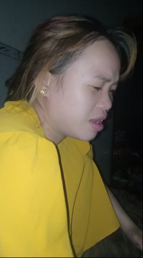 Chị gần nhà căn hộ đối diện mĩm cười khi thấy tôi trộm nhìn cô ấy